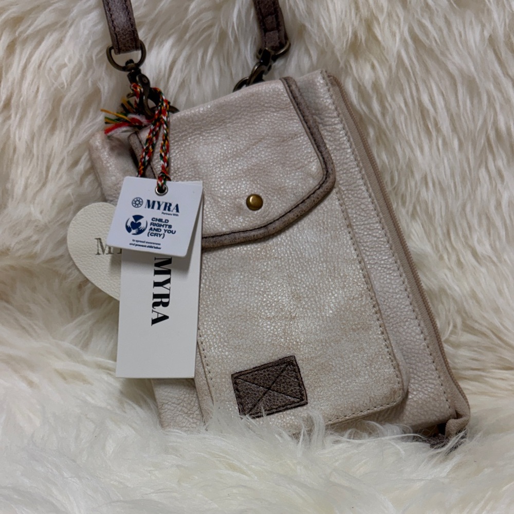 Myra KELLINGTON RANCH CELL PHONE BAG IN WHITE